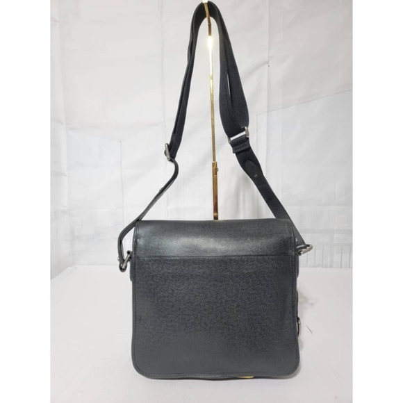 Authentic Louis Vuitton Taiga Andrei Messenger Bag Black - Picture 3 of 11